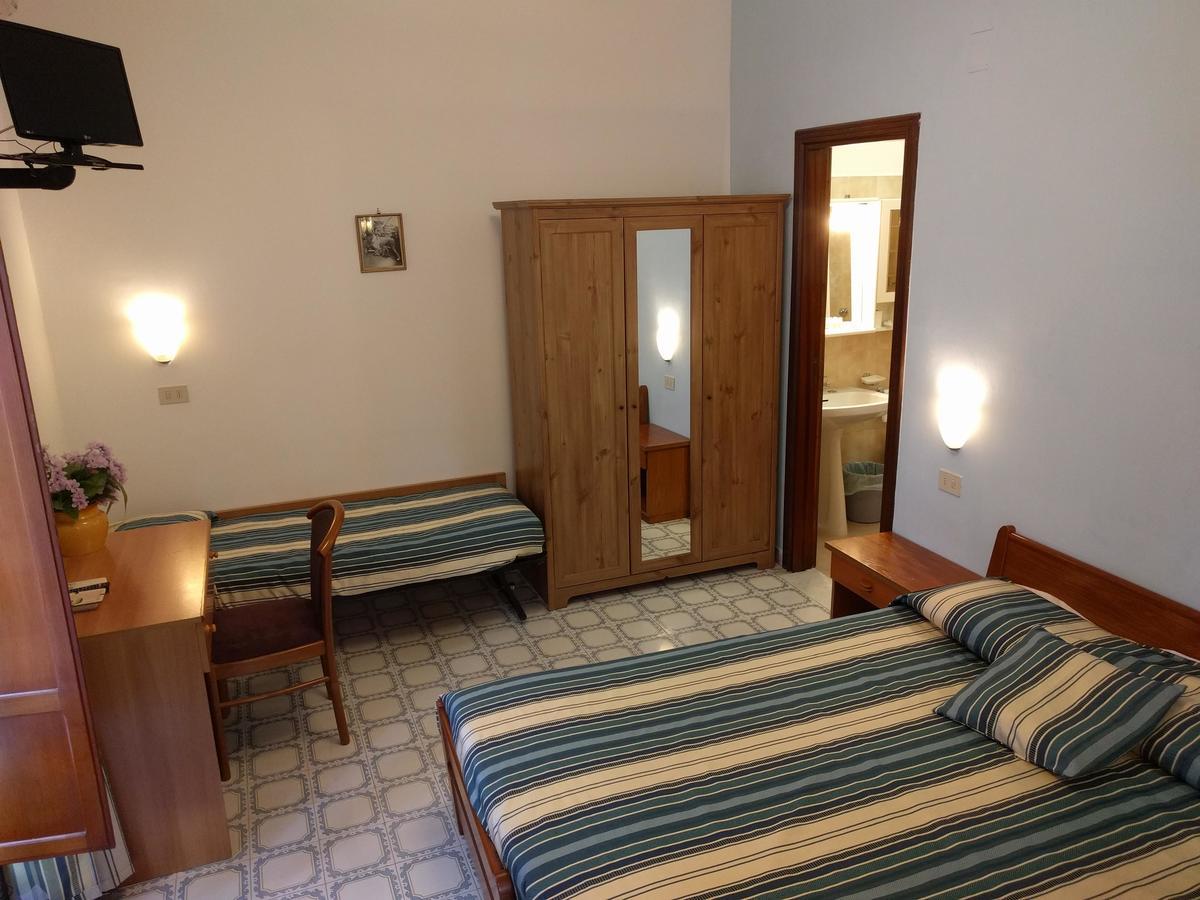 Hotel Conte - S. Angelo Bay セッラーラ・フォンターナ エクステリア 写真